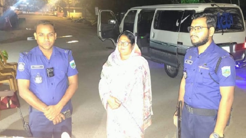সোনামসজিদ সীমান্ত দিয়ে ভারত যাবার সময় চাঁপাইনবাবগঞ্জ জেলা যুব মহিলা লীগ নেত্রী আটক